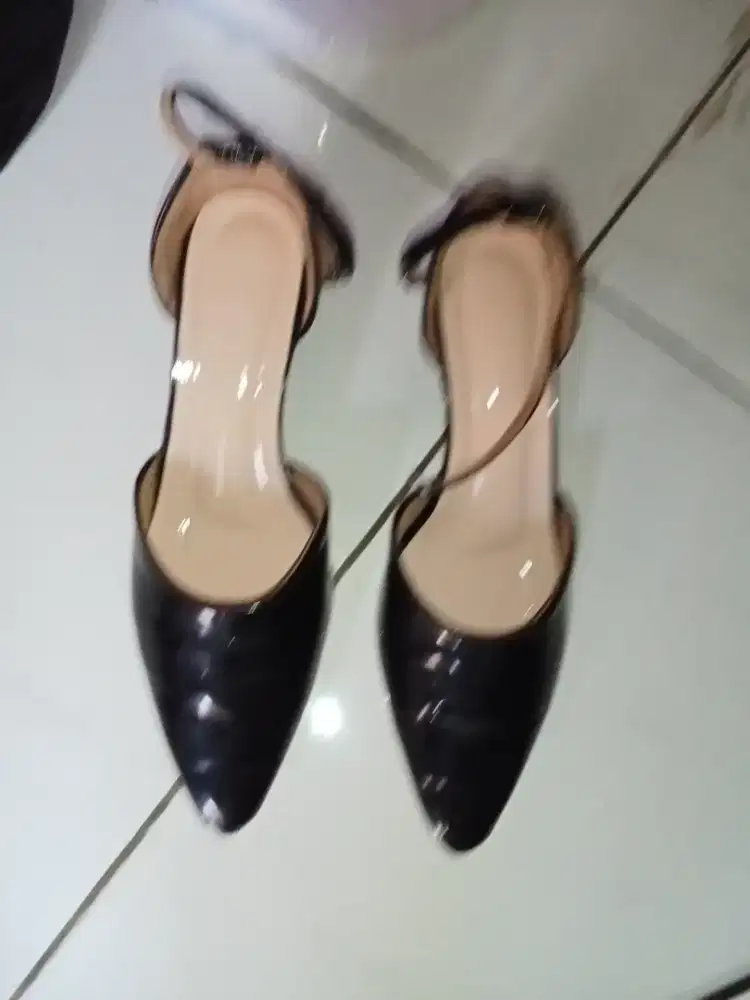 Dijual sepatu heell wana hitam glossy no 43