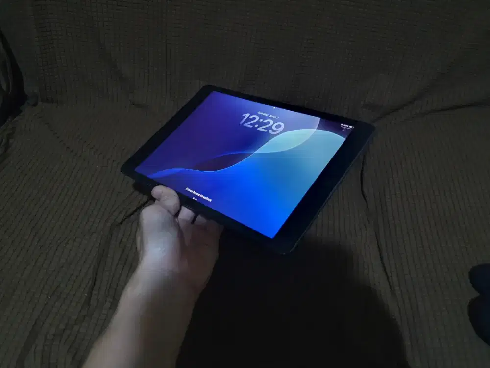 Apple iPad Gen 7th 32 GB Grey Wifi