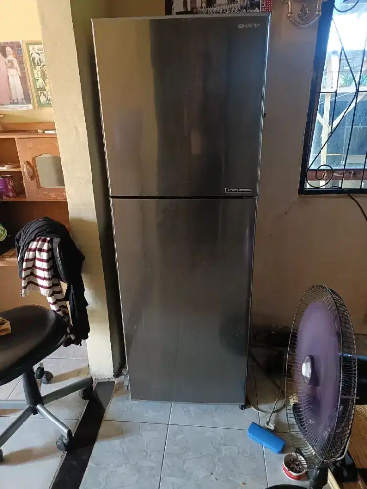 Kulkas SHARP J-TECH inverter