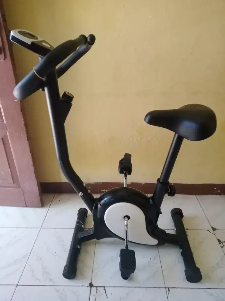 Sepeda statis untuk olah raga