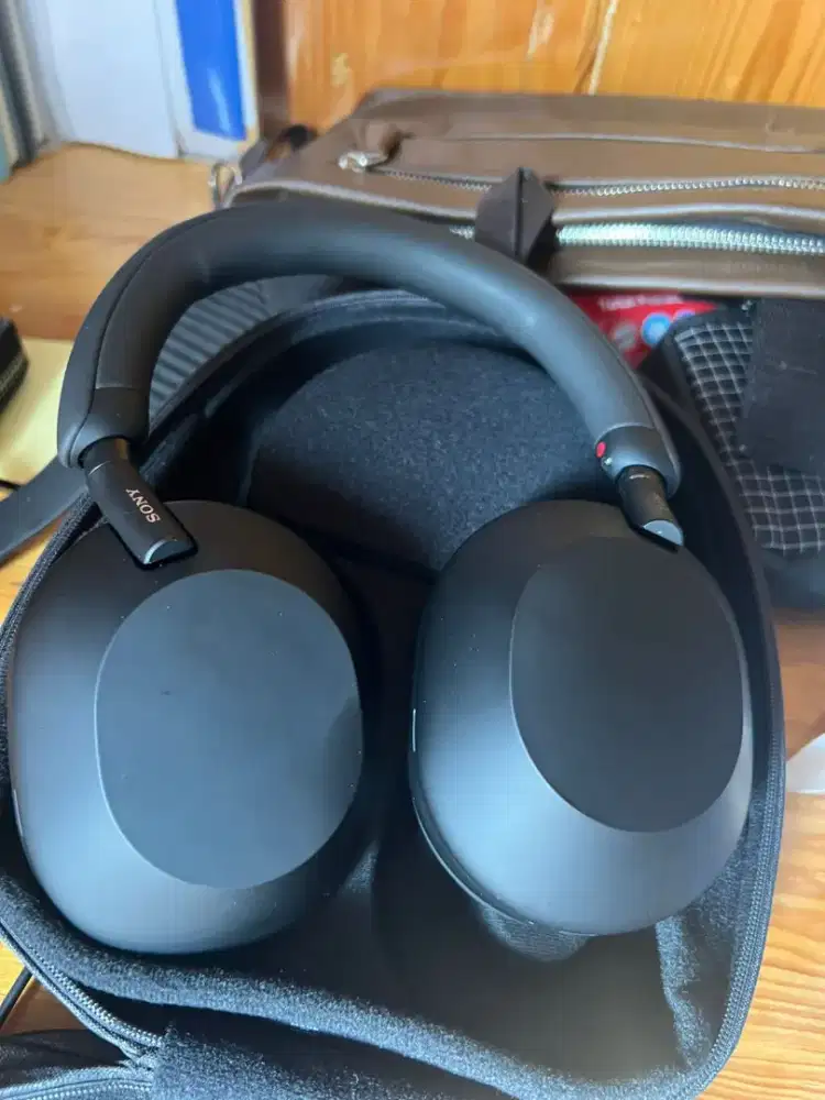 SONY WHXM5 HEADPHONE