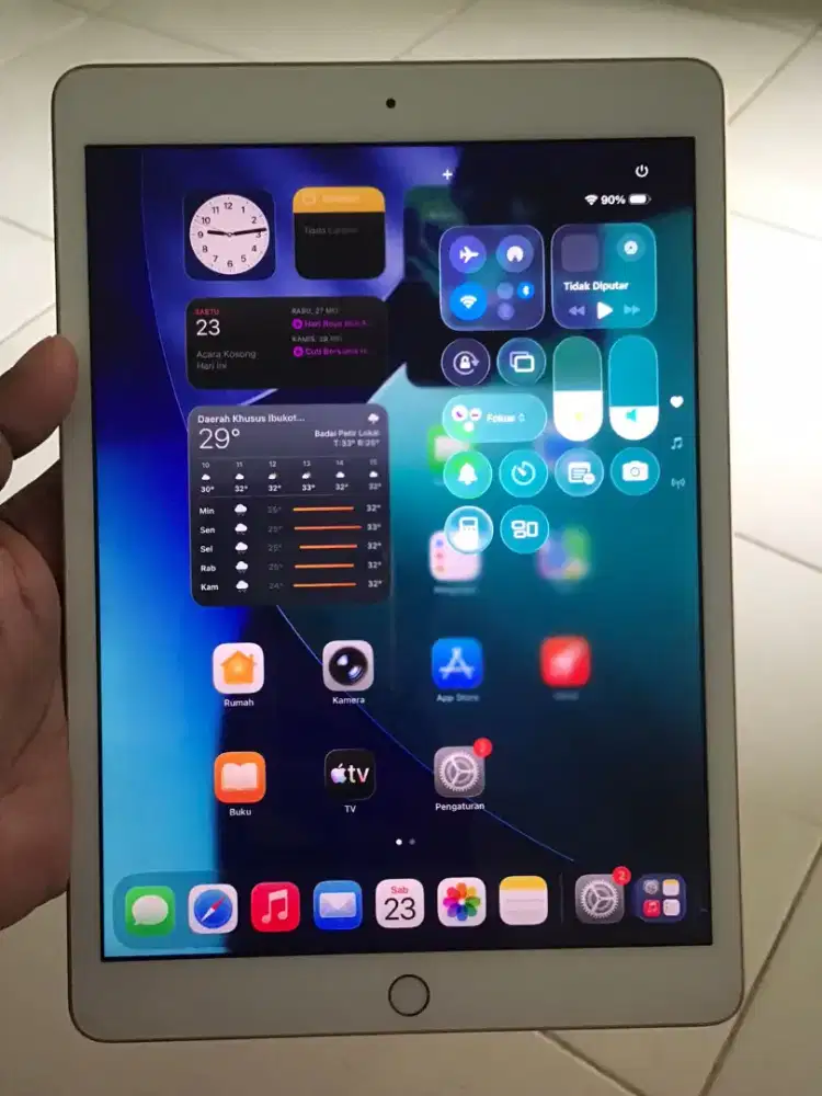 iPad Gen 8th Wifi 32GB Normal Mulus Bebas Reset Charger Only