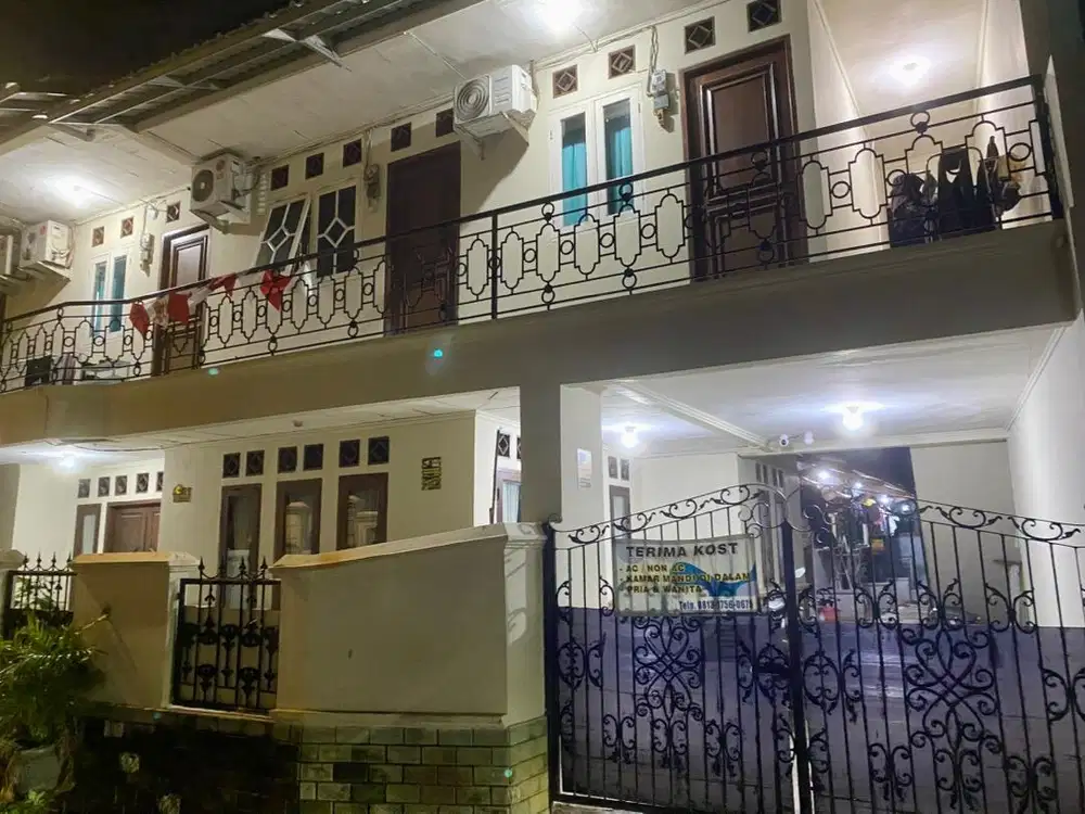 Dijual! Rumah DUA lantai plus INCLUDE DUA Kontrakan dan TUJUH Kos2 an