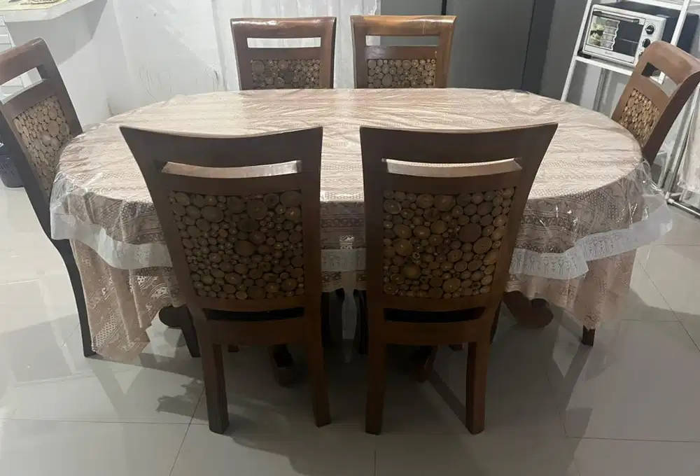 Meja makan jati