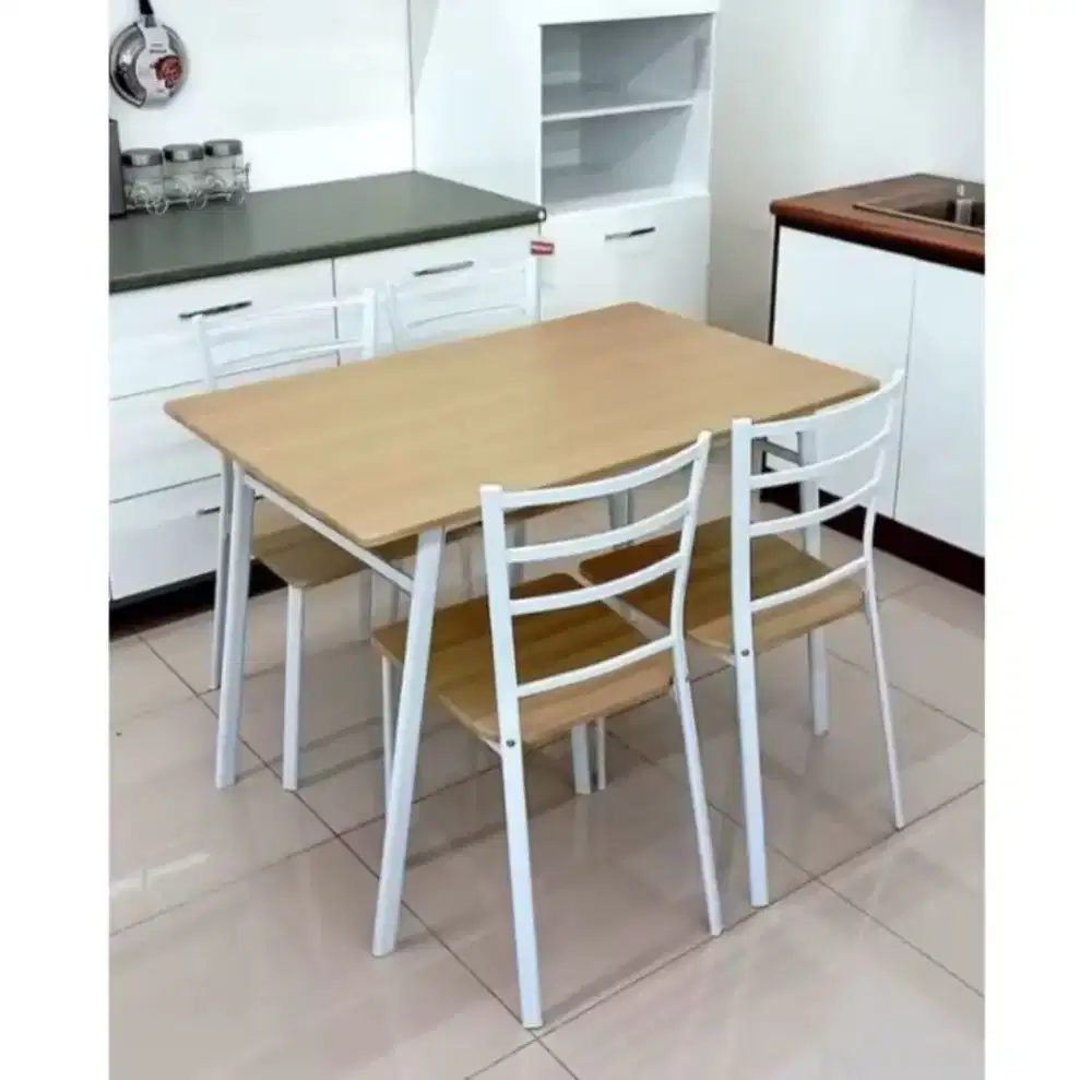 Meja makan set 4 kursi