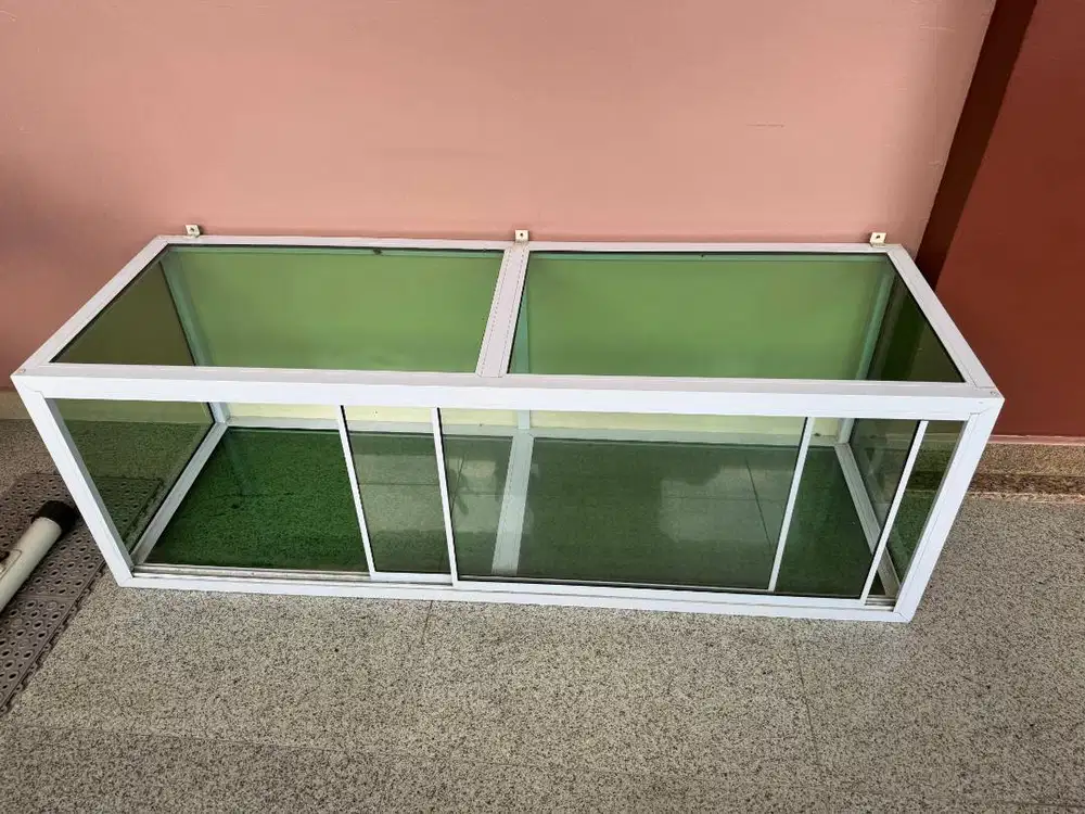 DIJUAL ETALASE KACA DAN ALLUMUNIUM