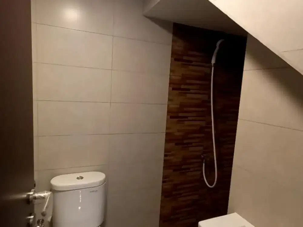 DISEWAKAN RUMAH 2 lantai di Summarecon Crown Gading Cluster Regia, bekasi dekat harapan indah