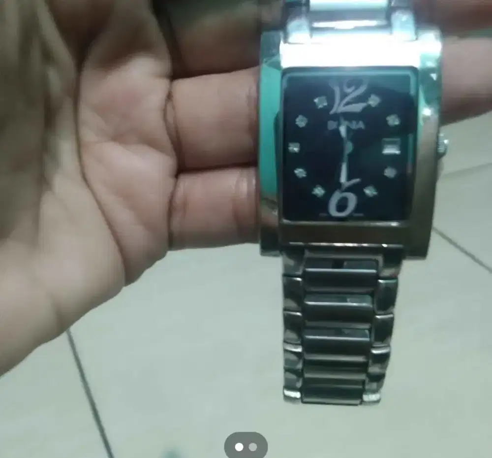Jam tangan wanita