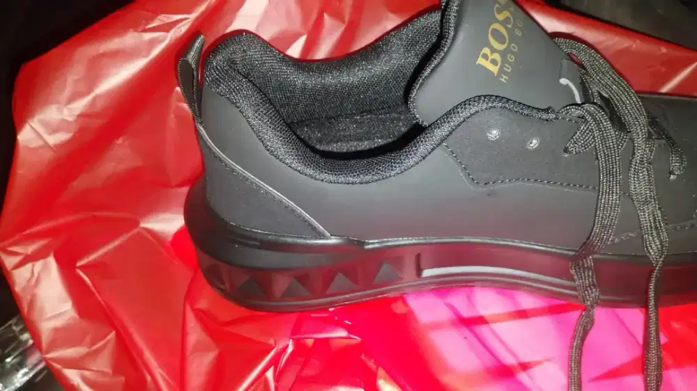 Sepatu merk boss sport ket