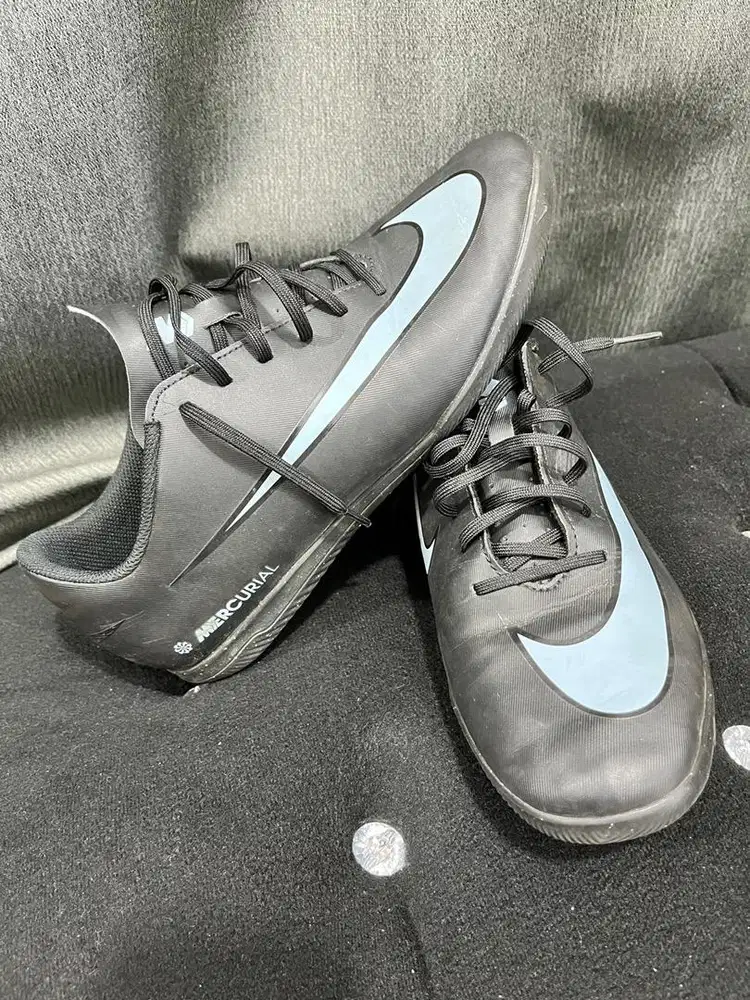 sepatu futsal nike