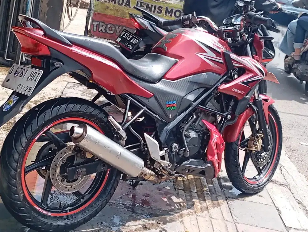 CB150R StreetFire 2013 lengkap