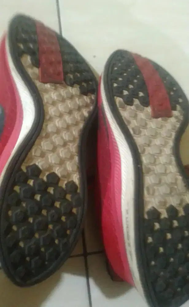 Sepatu olahraga pria