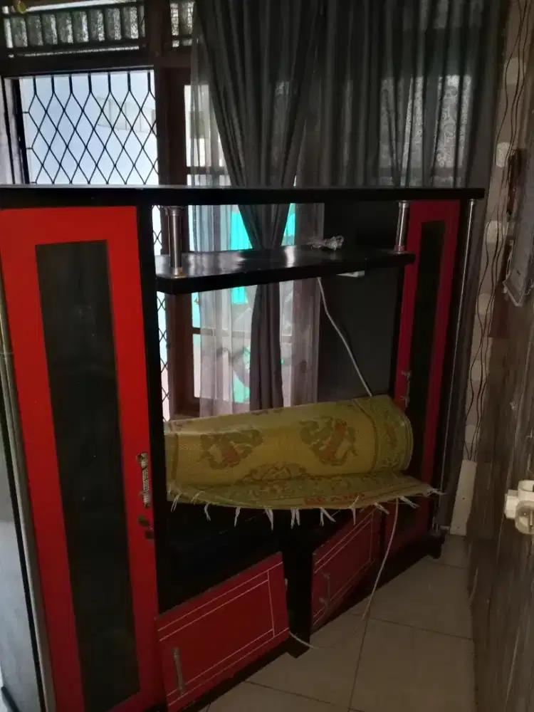 LEMARI TV DAN BARANG PAJANGAN