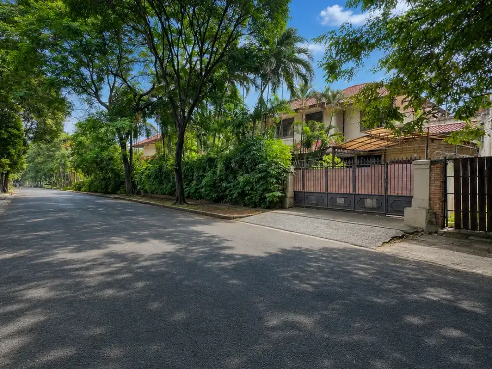 Rumah  Dijual di Martimbang, Kebayoran Baru | LT 700 m² | LB 500 m² | SHM | Harga Nego