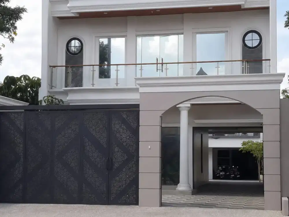 Rumah Mewah Disewa Cocok Untuk Kantor Atau Hunian Pribadi Lokasi Dekat JEC