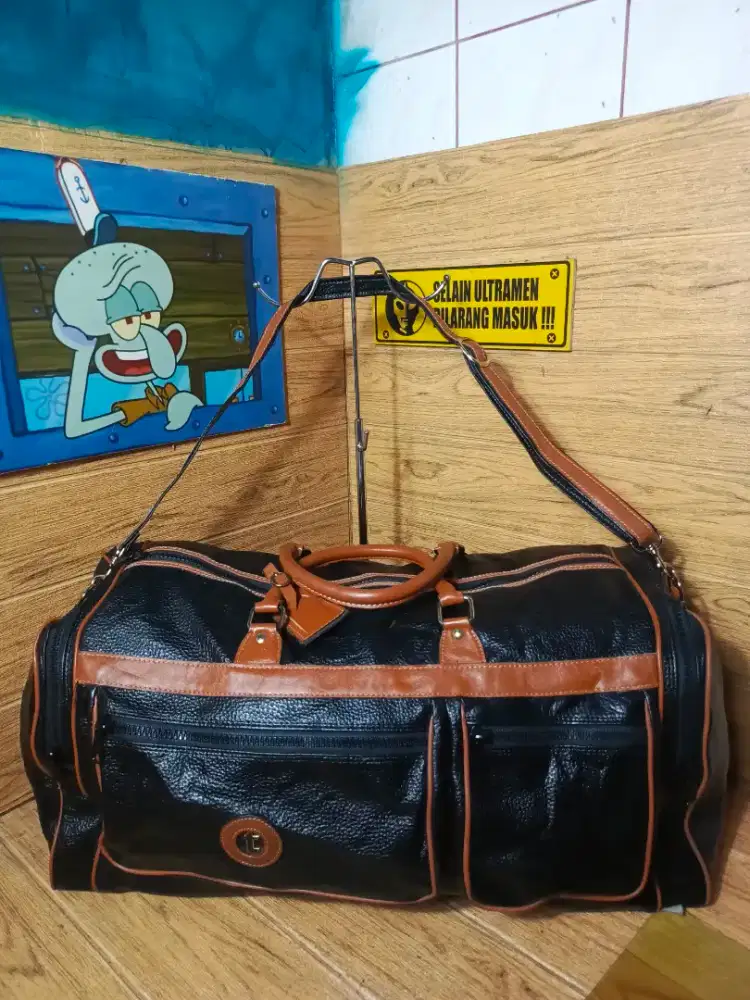 Tas dufflebag travel bag minggat a. Tes poin kulit second original