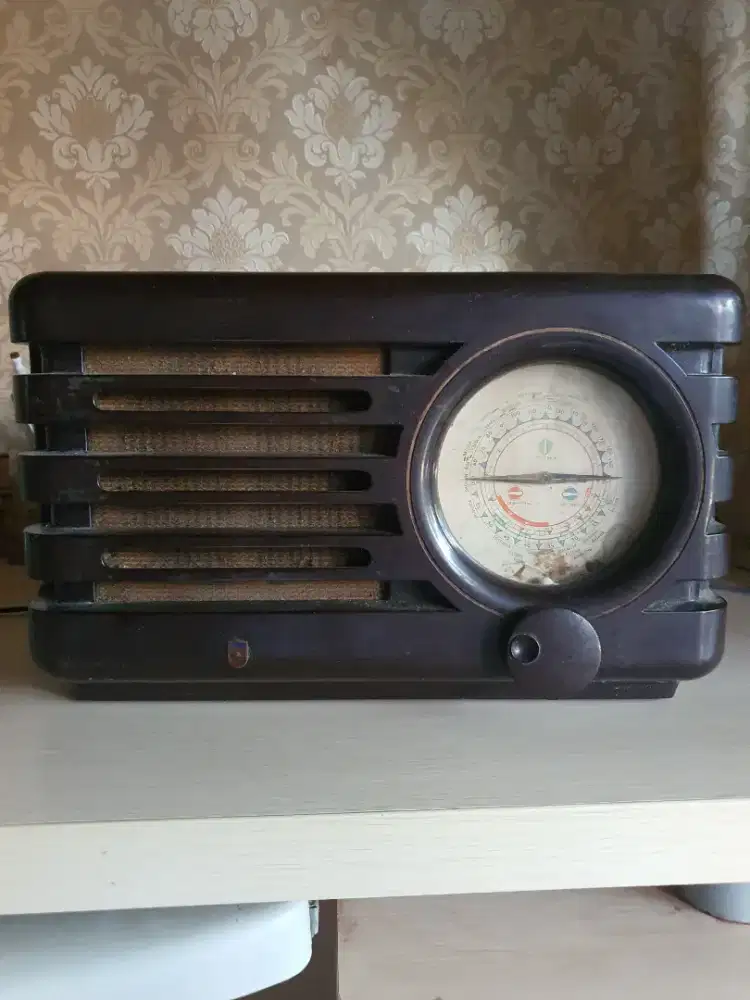 Dijual radio jadul  philips tabung 1940an
