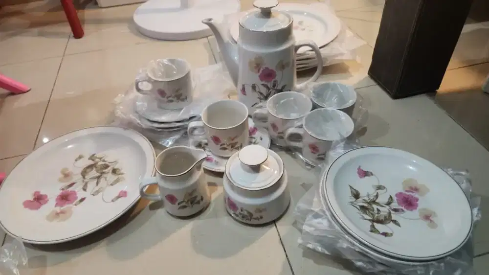 Tea set made in china vintage