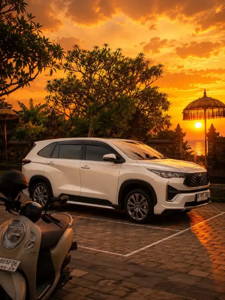 Toyota Innova Zenix Q Modellista PREMIUM Putih-4rb KM!