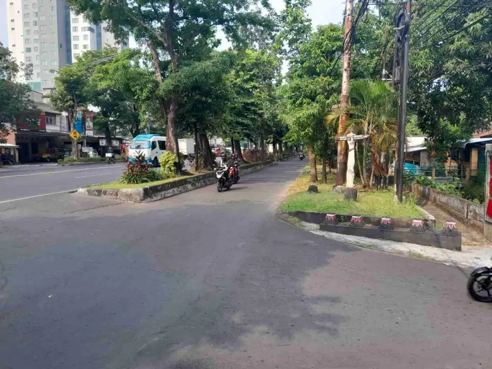 Tanah Hook Hadap Jl. Slamet Riyadi Solo