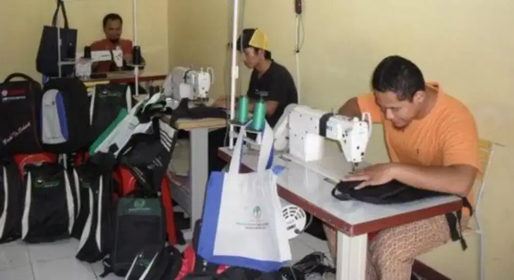 Di cari tukang jahit / penjahit yg berpengalaman