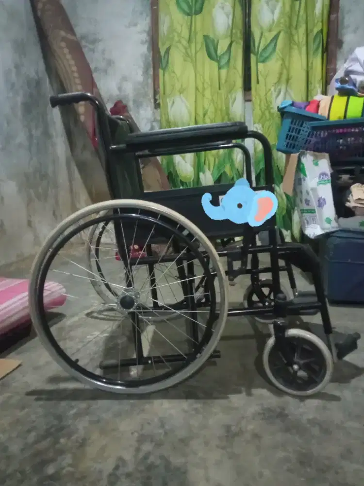 Kursi roda +bisa di lipat