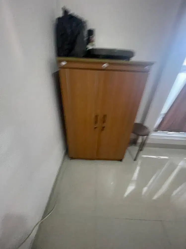 Lemari Pakaian kayu dan sangat layak dipakai
