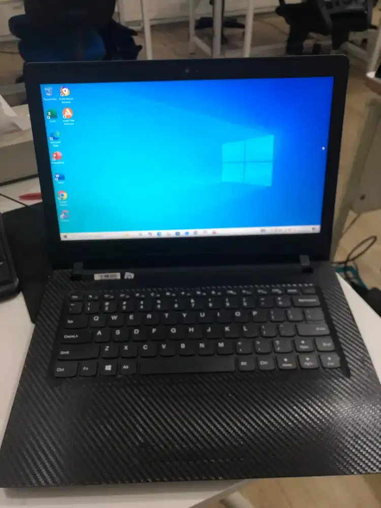 Laptop Lenovo Ideapad 80TQ 
AMD Radeon A9 -9400 Radeon R5  -SSD 128GB