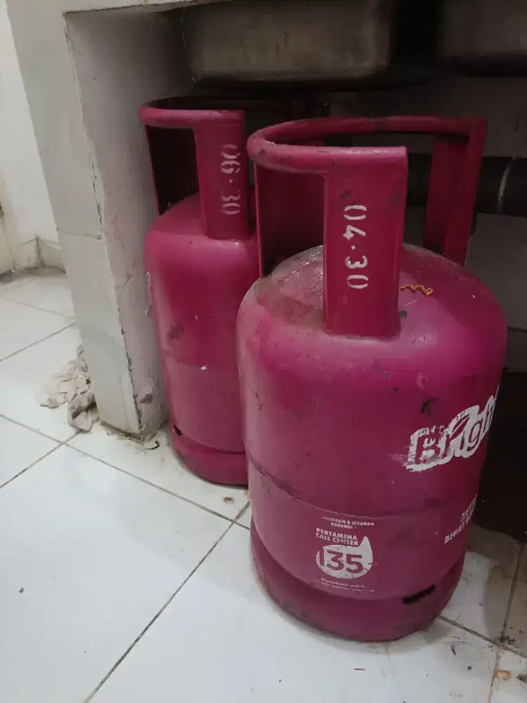 Tabung gas 12kg, ada 2 bh