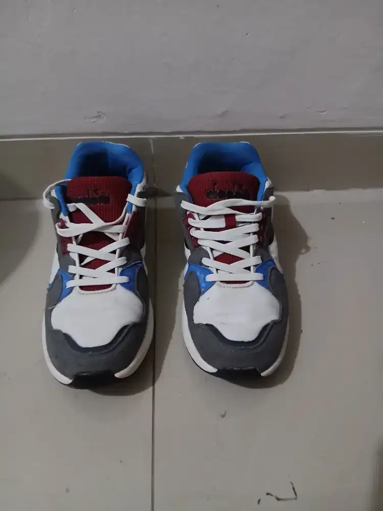 Sepatu Diadora like new