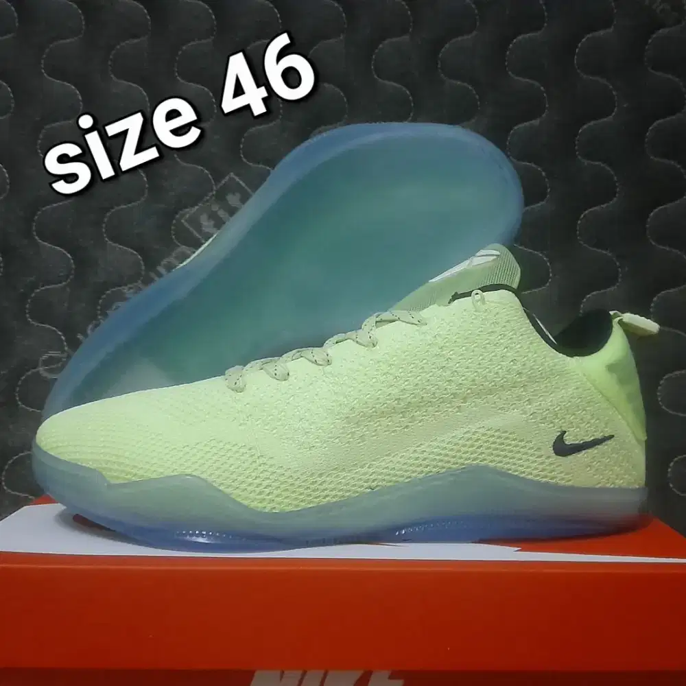 Sepatu basket nike kobe 11 elite ghost of Christmas past