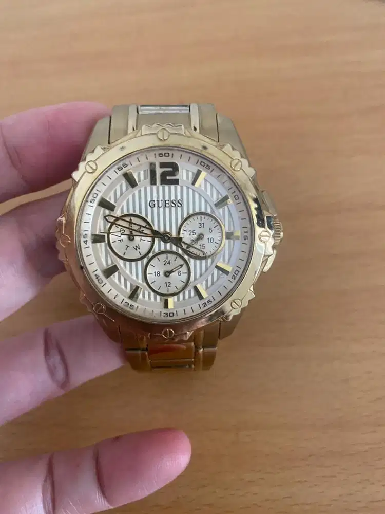 Jam Guess Wanita