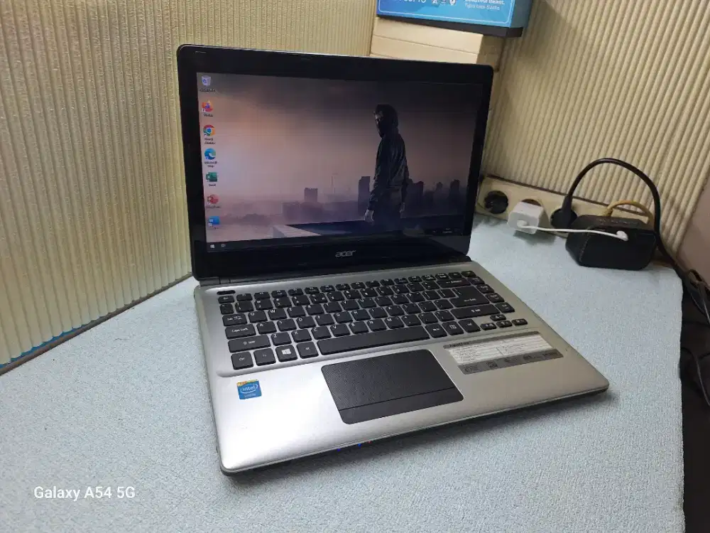 Laptop Acer Aspire E1-410 - Celeron N2820 HDD 320GB -2GB -SIAP PAKE