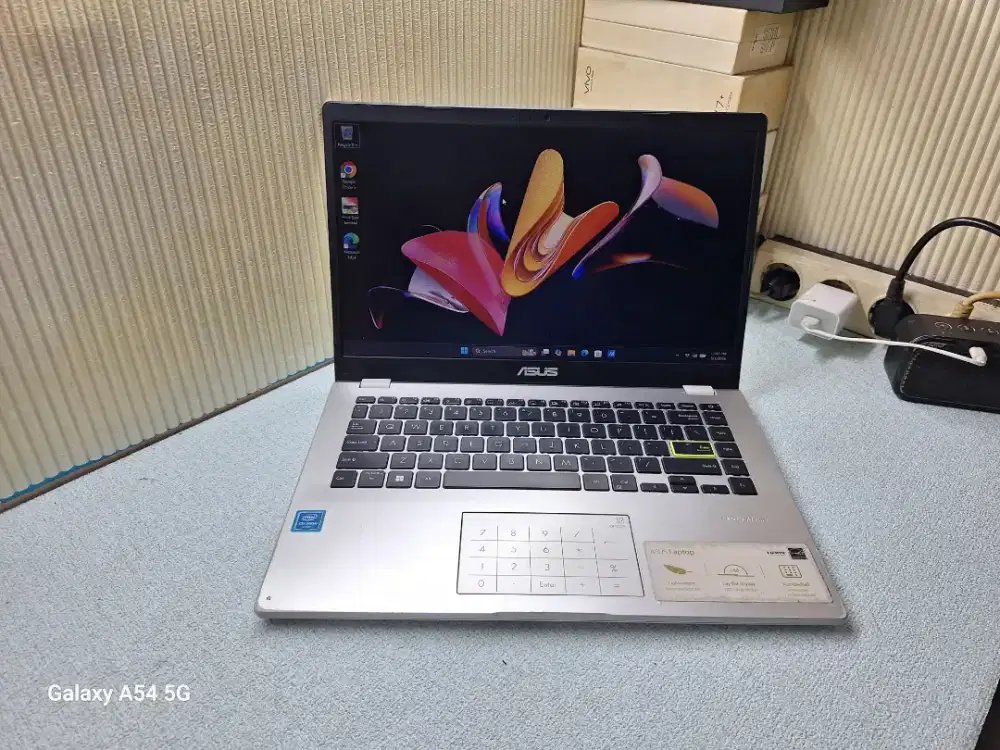Laptop Asus VivoBook E410MAB Windows 11 Home Single -SSD NVMe 512 GB
