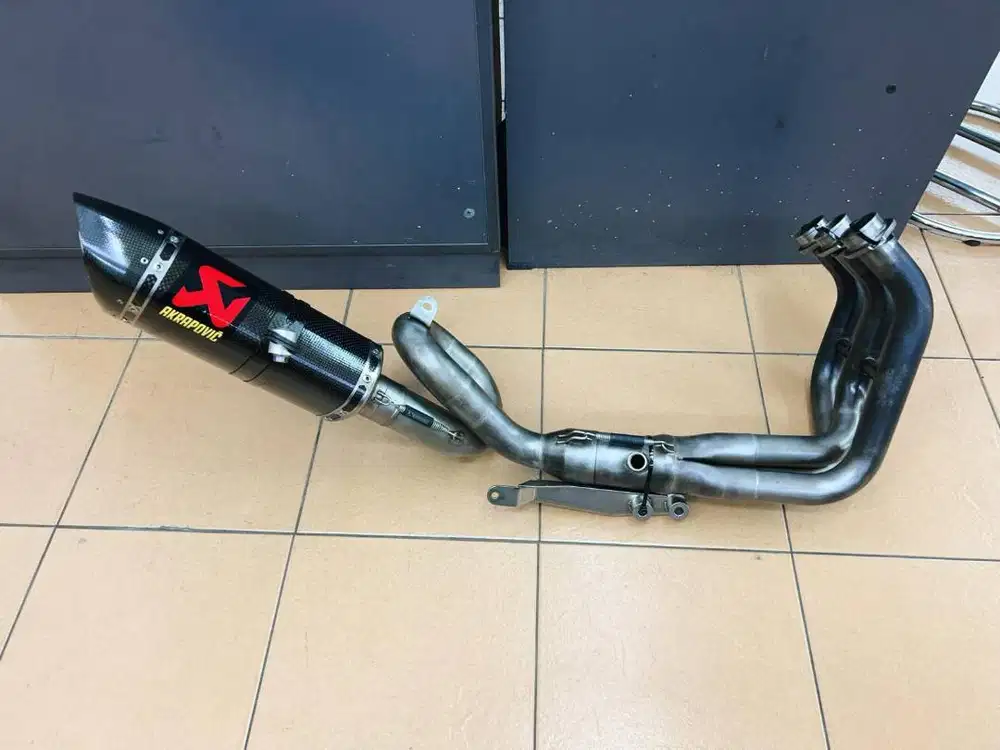 Knalpot / Akrapovic Exhaust