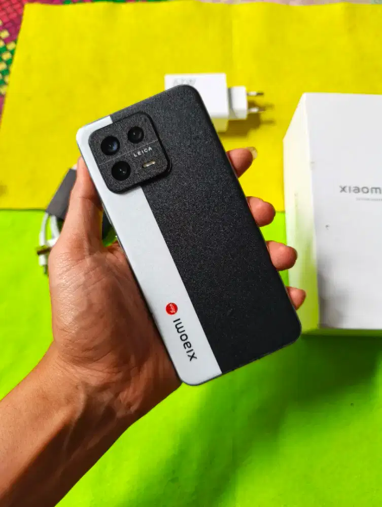 Xiaomi 13 5G 8+8/256 | lengkap | baca deskripsi | Harga nego