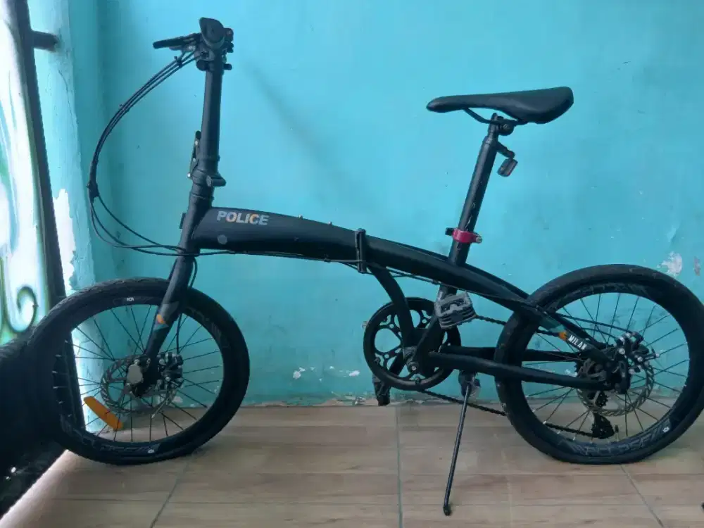 Sepeda lipat Police