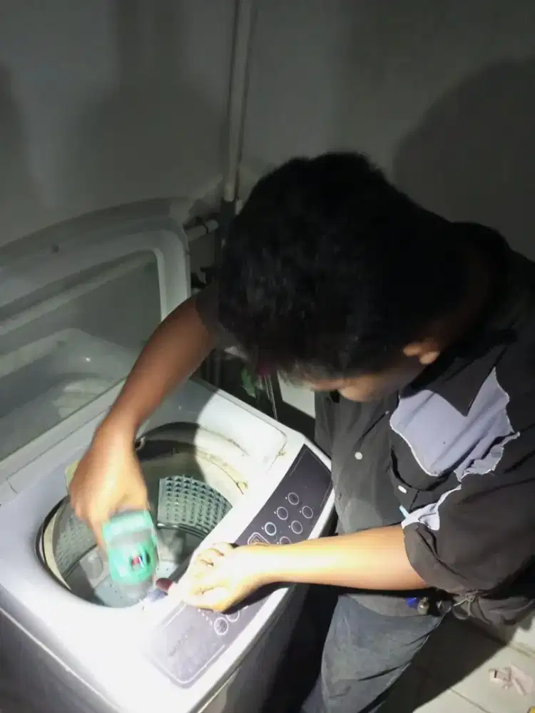 jasa cek kulkas & isi freon Bergaransi