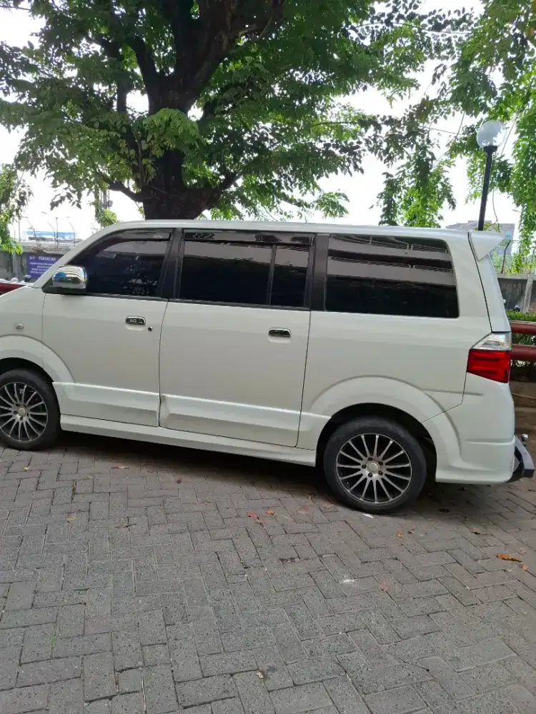 Dijual mobil APV arena luxury sgx putih manual
