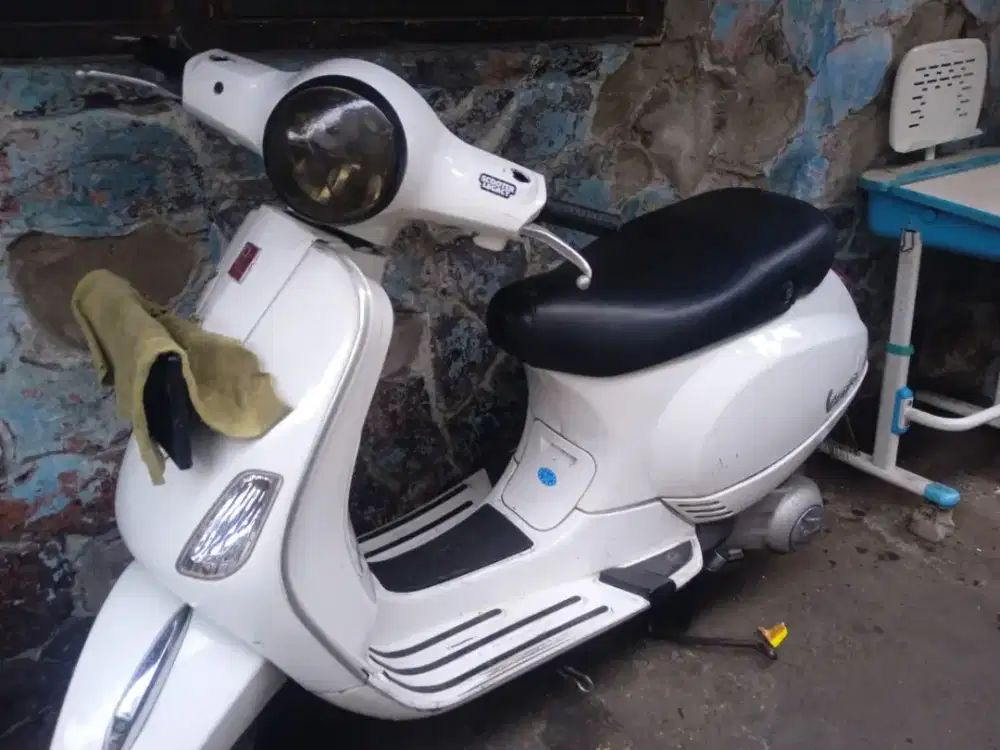 Di jual vespa metik LX 150 2012