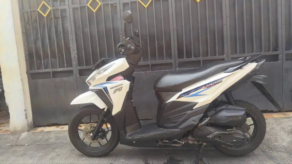 Di jual vario 125 warna putih biru