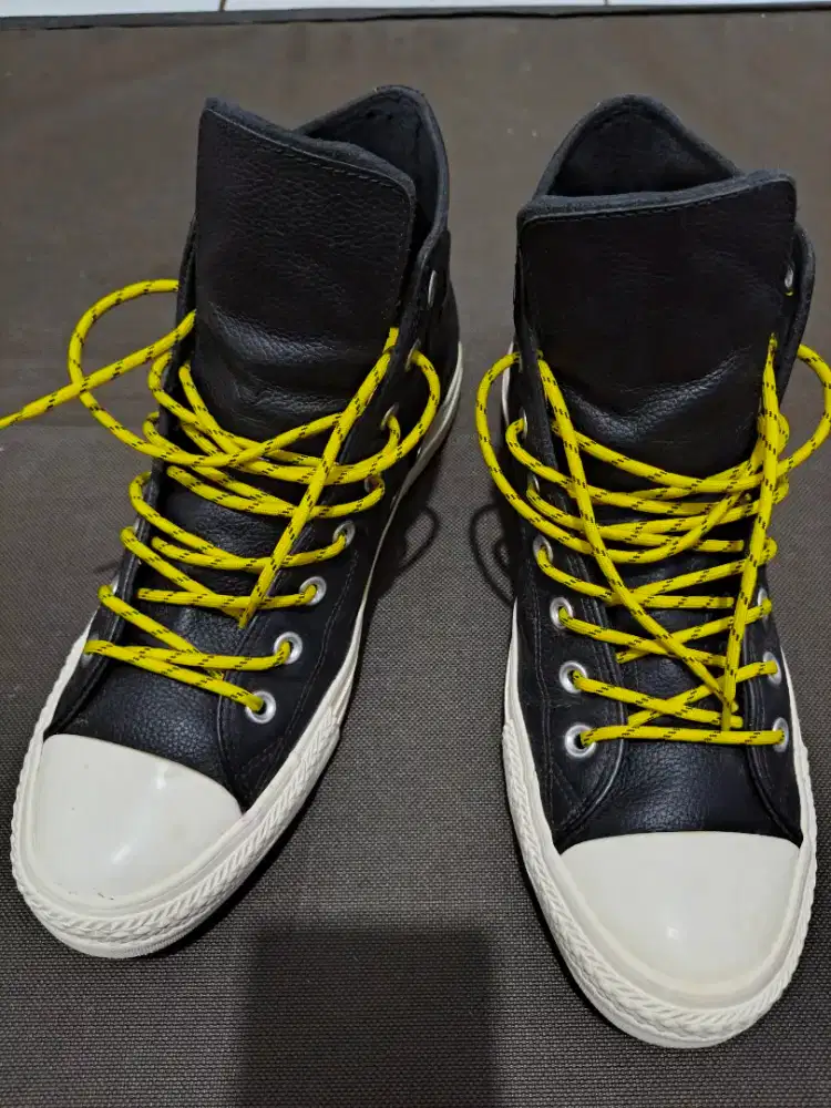 Sepatu converse kulit original