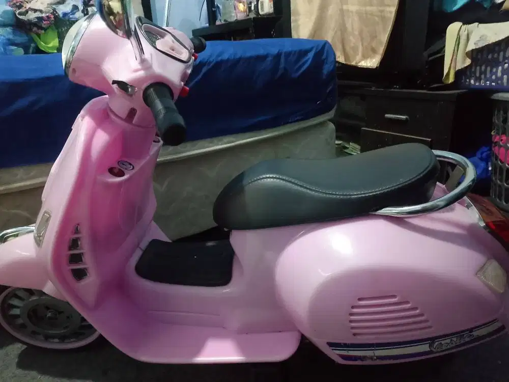Mainan Motor Motoran Aki Anak Vespa