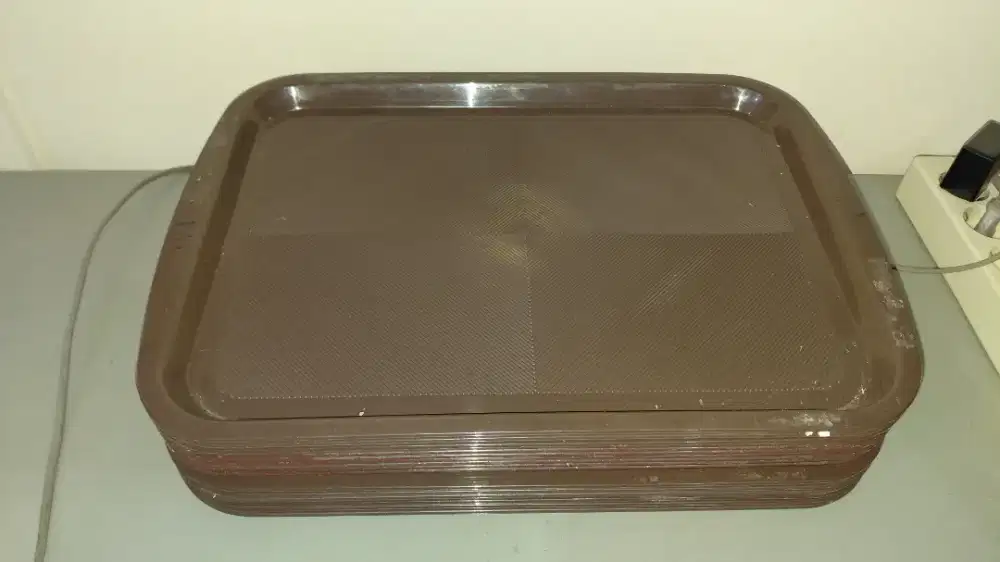 Nampan plastik 42x 30.5.  Harga satuan 15.000