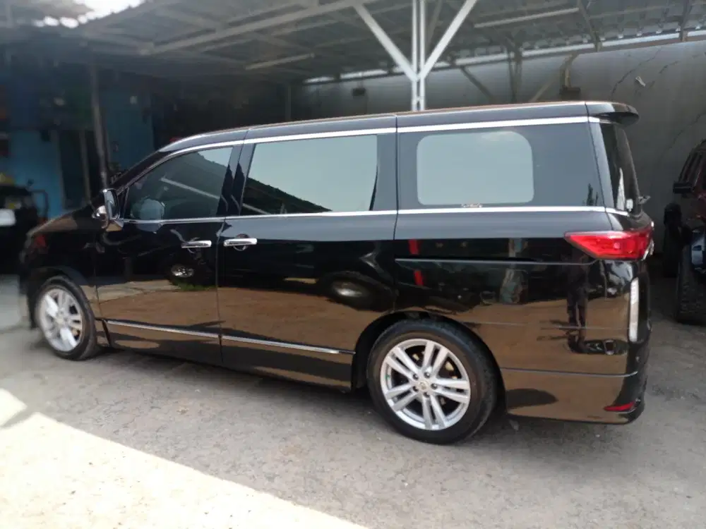 Nissan Elgrand 2011 Bensin