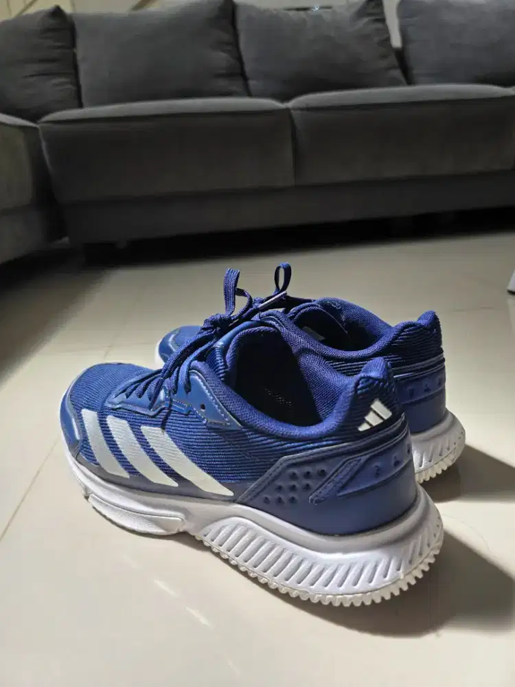 Sepatu Padel Adidas courtkick pemakaian 1x saja