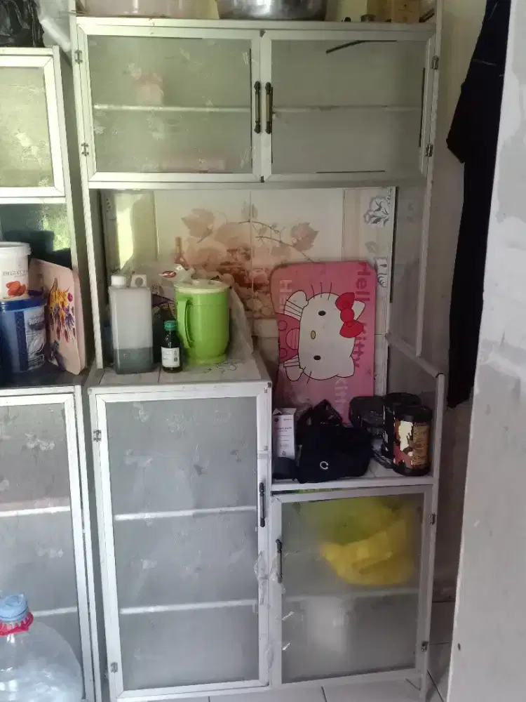 lemari rak kaca