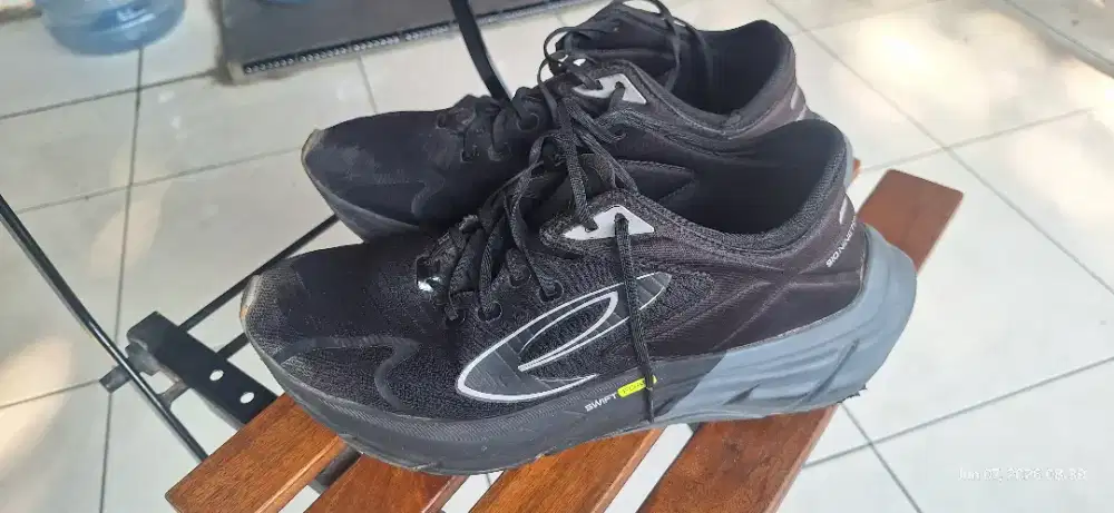 Sepatu Lari 910 Bekas
