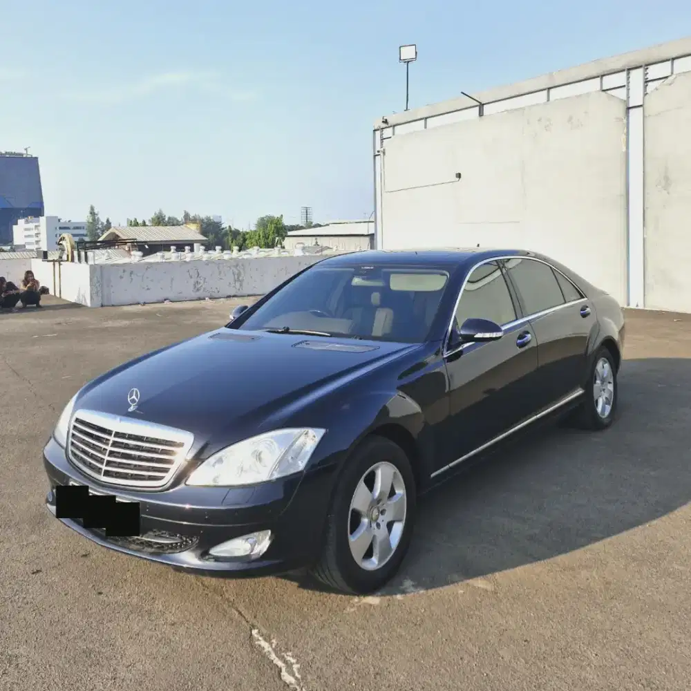 Mercedes Benz S350L Nik 2009
Black on brown
Km 26.xxx antik