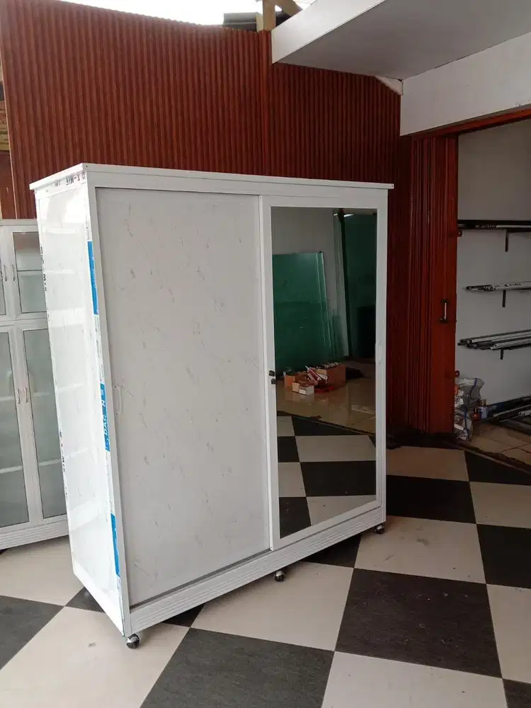 Lemari Baju aluminium